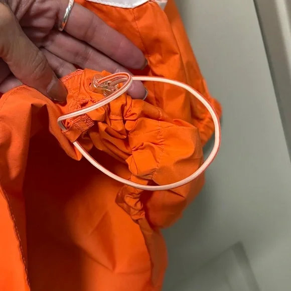 FP movement care like the wind logo jacket - Picture 7 of 9